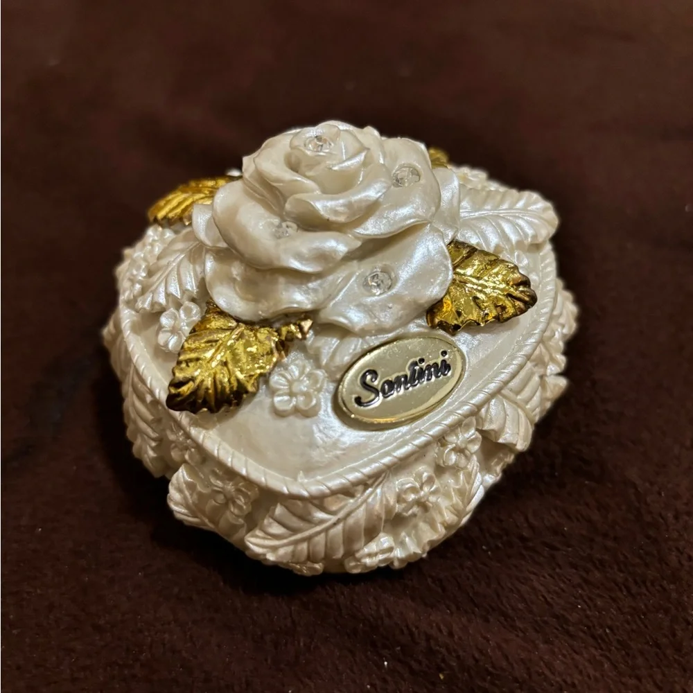 Santini Heart Shape Floral DesignTrinket Jewelry Box Cream/Gold